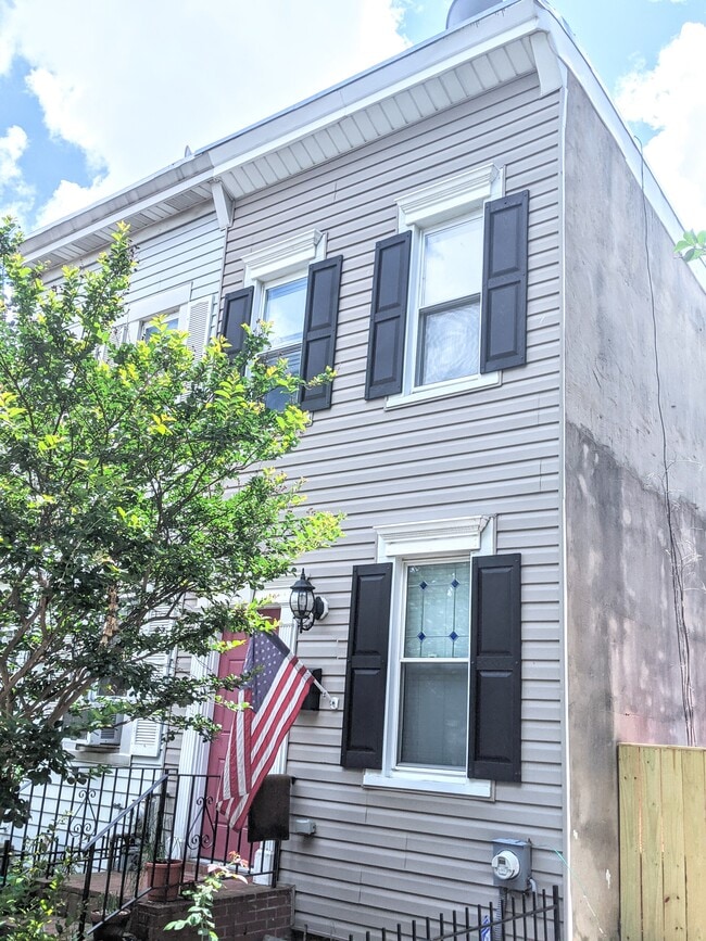 property at 1215 I St SE