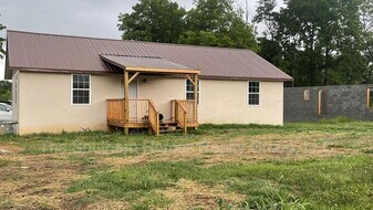 508 Third St in Madisonville, TN - Building Photo