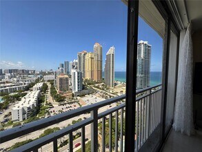 210 174th St in Sunny Isles Beach, FL - Building Photo - Building Photo