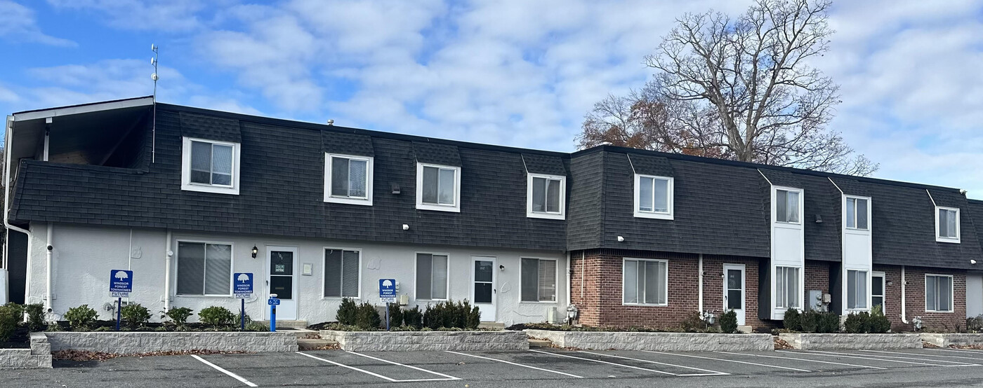 Windsor Forest Townhomes in New Castle, DE - Building Photo