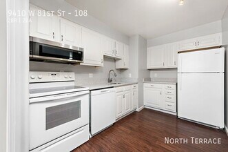 9410 W 81st St in Overland Park, KS - Foto de edificio - Building Photo