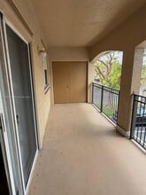 200 SW 117th Terrace in Pembroke Pines, FL - Foto de edificio - Building Photo