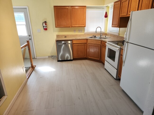 property at 1324 W 4th St