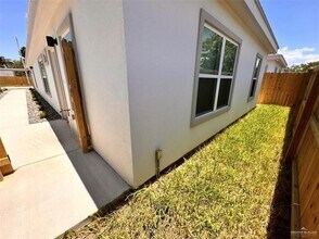 740 N Alamo Rd, Unit 16 in Alamo, TX - Building Photo - Building Photo