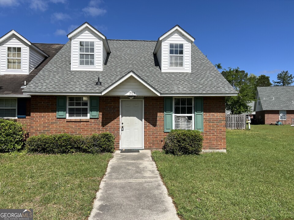 205 St Charles Pl in St. Marys, GA - Building Photo