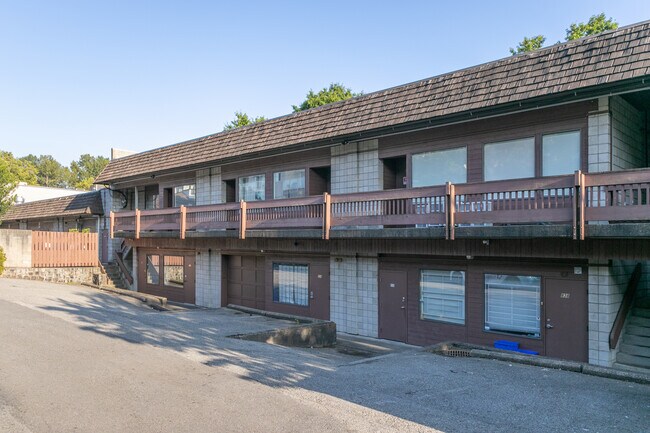 856 15th St W in North Vancouver, BC - Building Photo - Building Photo