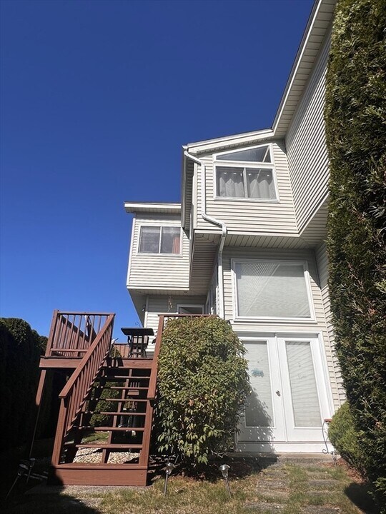 227 Captain Eames Cir in Ashland, MA - Building Photo