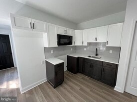 925 W 3rd St in Chester, PA - Building Photo
