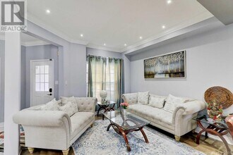 84 Antique Dr in Richmond Hill, ON - Building Photo - Building Photo