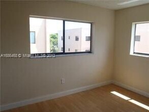 8015 SW 107th Ave in Miami, FL - Building Photo - Building Photo