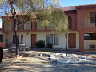 562 N Queen Ct in Queen Valley, AZ - Building Photo