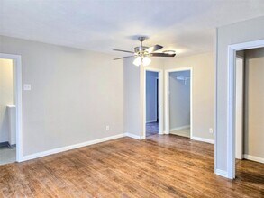 1136 5th Ave N in Texas City, TX - Building Photo - Building Photo