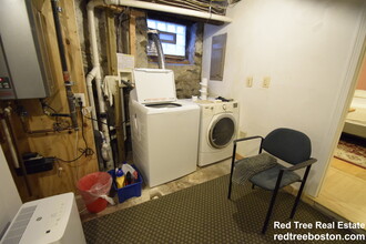 17 Holman St, Unit 1 in Boston, MA - Building Photo - Building Photo