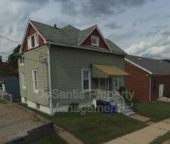 616 George St in Coraopolis, PA - Building Photo