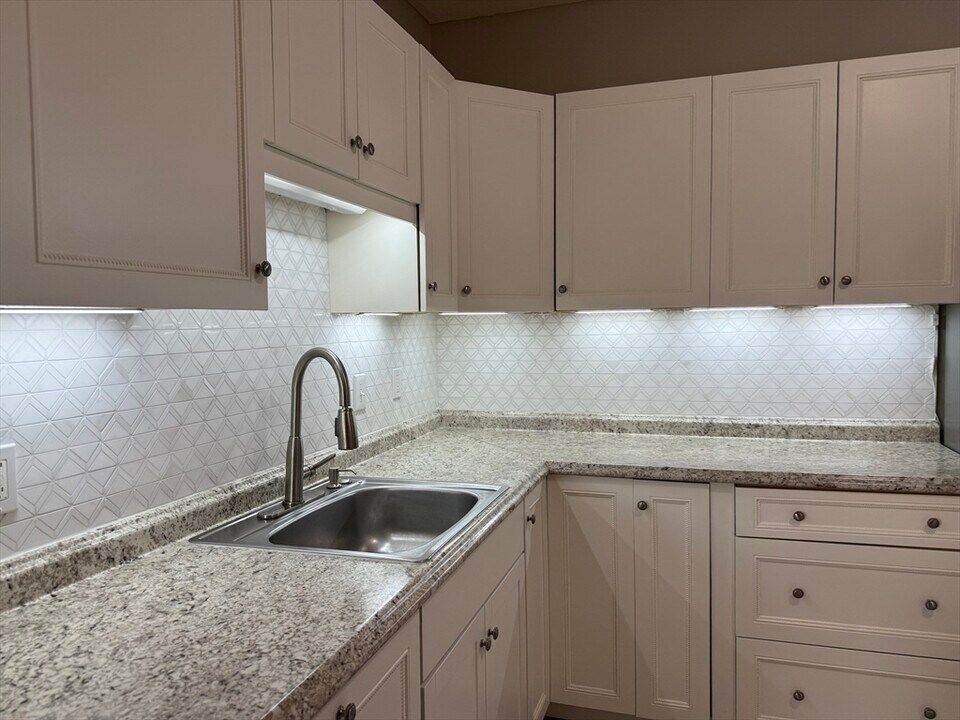 630 Metropolitan Ave in Boston, MA - Building Photo