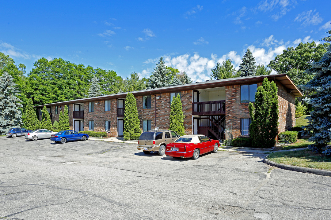 Brandon Hills Manor in Ortonville, MI - Building Photo