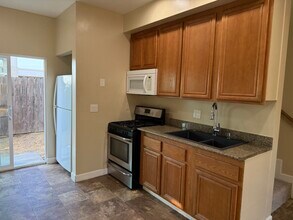 5448 Mary Lane Dr in San Diego, CA - Foto de edificio - Building Photo