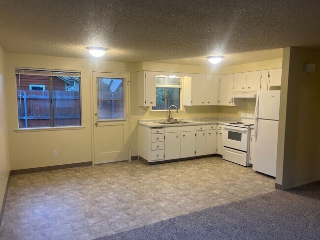 418 S Oakdale Ave in Medford, OR - Building Photo - Building Photo