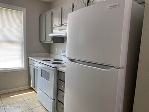 9 Markwest Cove-Unit -Right side in Jackson, TN - Building Photo - Building Photo