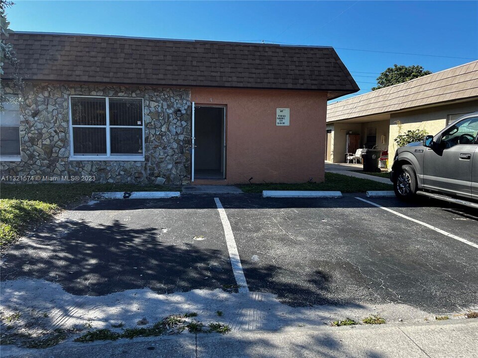 2961 NW 43 Terrace-Unit -A in Lauderdale Lakes, FL - Building Photo