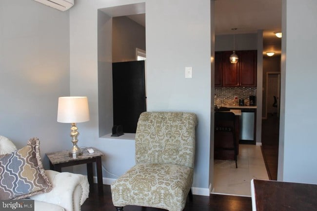 5923 N Broad St in Philadelphia, PA - Building Photo - Building Photo