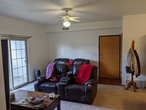 2270 Holiday Rd in Coralville, IA - Building Photo - Building Photo