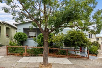 2924 Morcom Ave in Oakland, CA - Building Photo - Building Photo