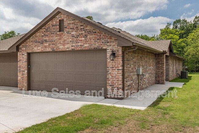 property at 421 Chalk Hill Ct