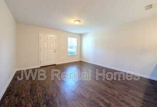 8401 McGirts Village Ln in Jacksonville, FL - Building Photo - Building Photo