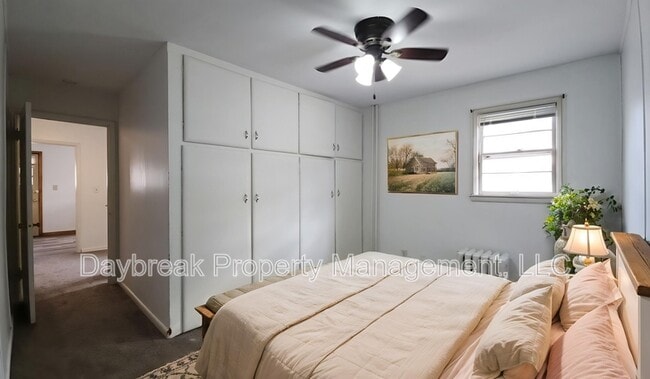 1209-11 1/2 11 1/2 St N