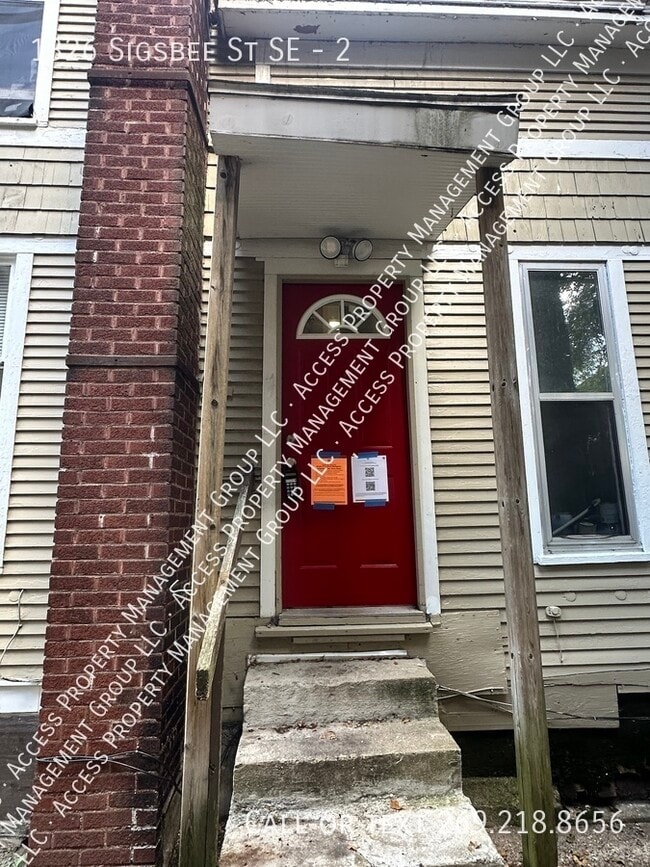 1326 Sigsbee St SE in Grand Rapids, MI - Building Photo - Building Photo