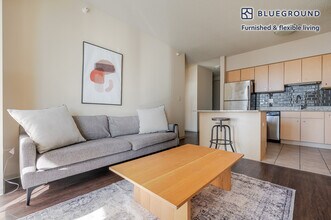 225 N Columbus Dr in Chicago, IL - Building Photo - Building Photo