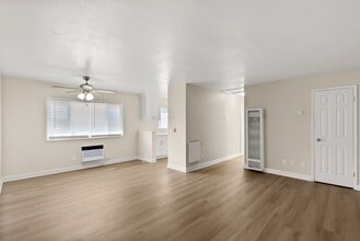 Melrose Manor Apartments - Riverside, CA in Riverside, CA - Foto de edificio - Building Photo