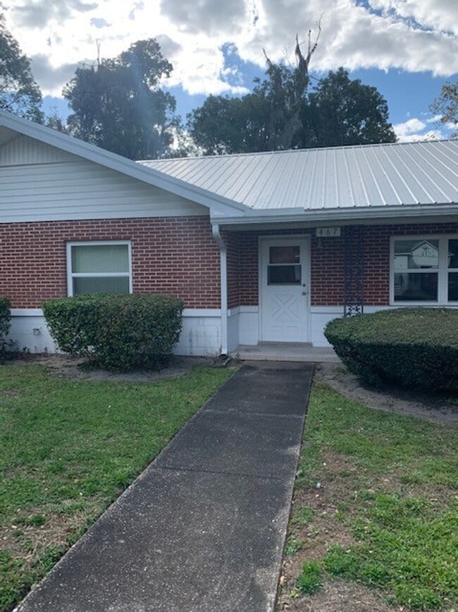 467 N Kentucky Ave in Umatilla, FL - Building Photo - Building Photo