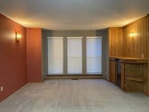 214 Hillsdale Dr in Newberg, OR - Building Photo - Building Photo