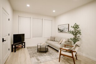 3923 SE 54th Ave, Unit 1B in Portland, OR - Building Photo
