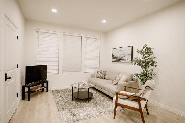 3923 SE 54th Ave, Unit 1B