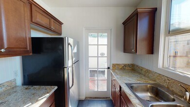 215 D Ave in Coronado, CA - Building Photo - Building Photo