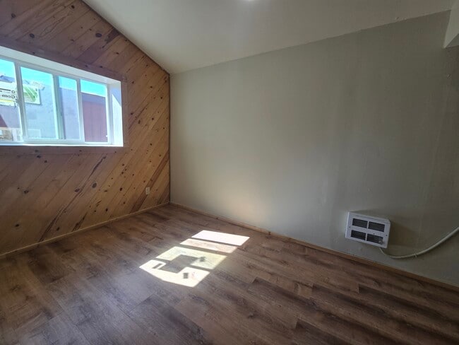 101 1st Ave in Saint Ignatius, MT - Foto de edificio - Building Photo