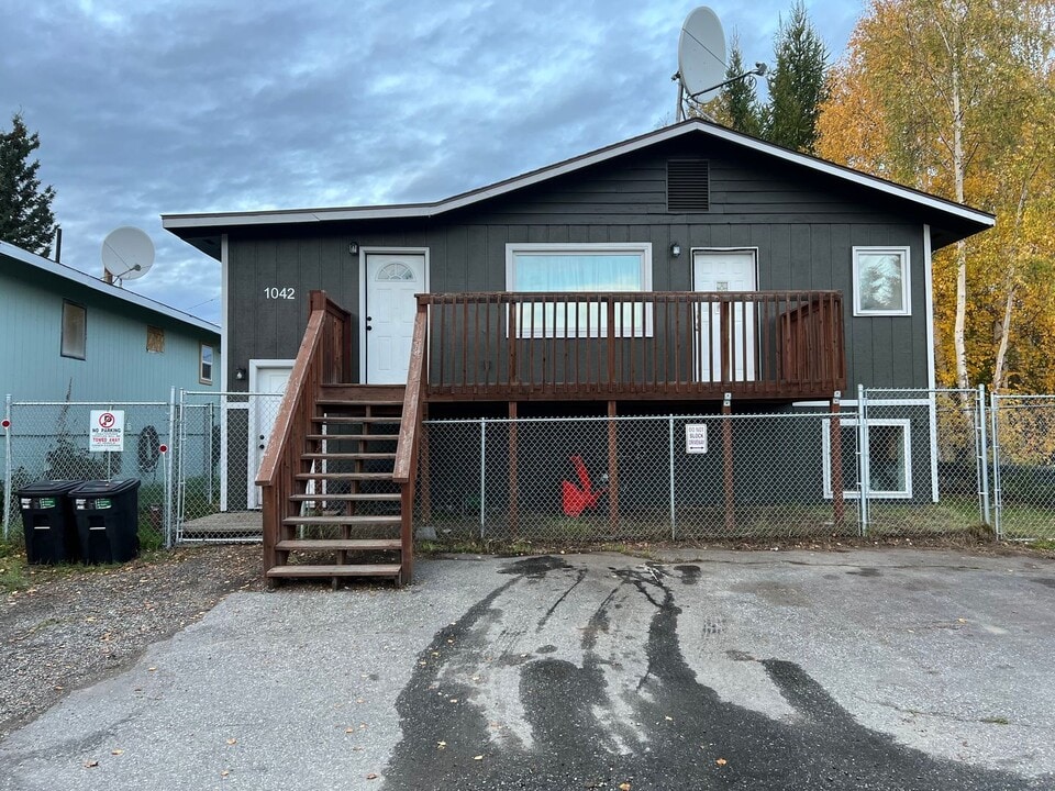 1042 26th Ave in Fairbanks, AK - Building Photo