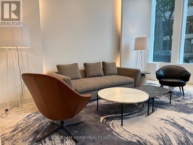 230 Simcoe St in Toronto, ON - Building Photo - Building Photo