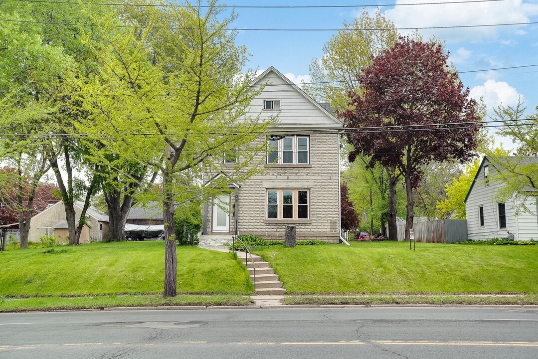 1360 Dale St N in St. Paul, MN - Building Photo
