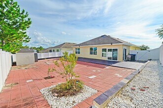 320 W Runyon Loop in Beverly Hills, FL - Foto de edificio - Building Photo