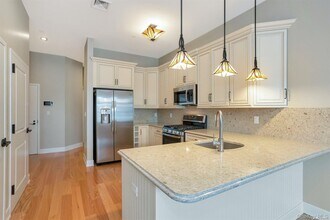 10 Wall St in Huntington, NY - Building Photo - Building Photo