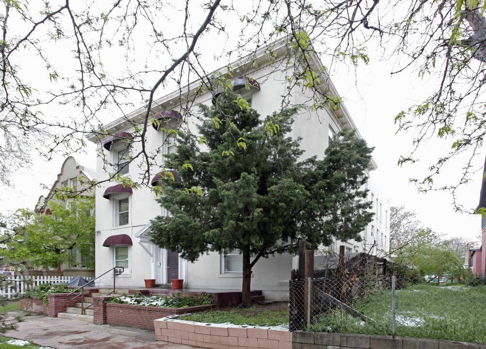Clarkson Lodge in Denver, CO - Foto de edificio