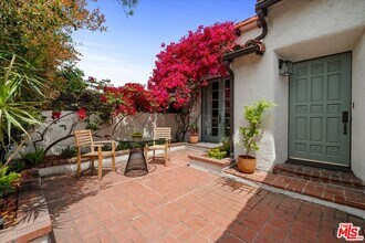 3074 Lake Hollywood Dr in Los Angeles, CA - Building Photo - Building Photo
