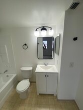 6045 Northwest 186th Street, Unit Apt 310 in Hialeah, FL - Building Photo - Building Photo