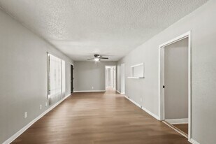7306 Parker Rd in Houston, TX - Building Photo