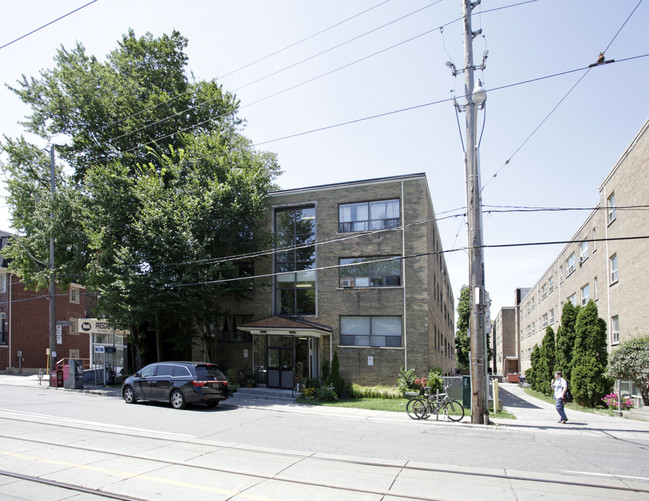 Akwa Honsta in Toronto, ON - Building Photo - Primary Photo