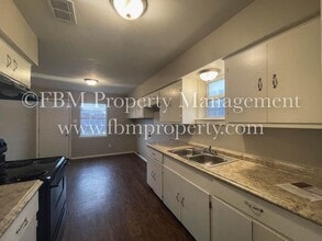 1509 S Hall St in Ennis, TX - Building Photo - Building Photo